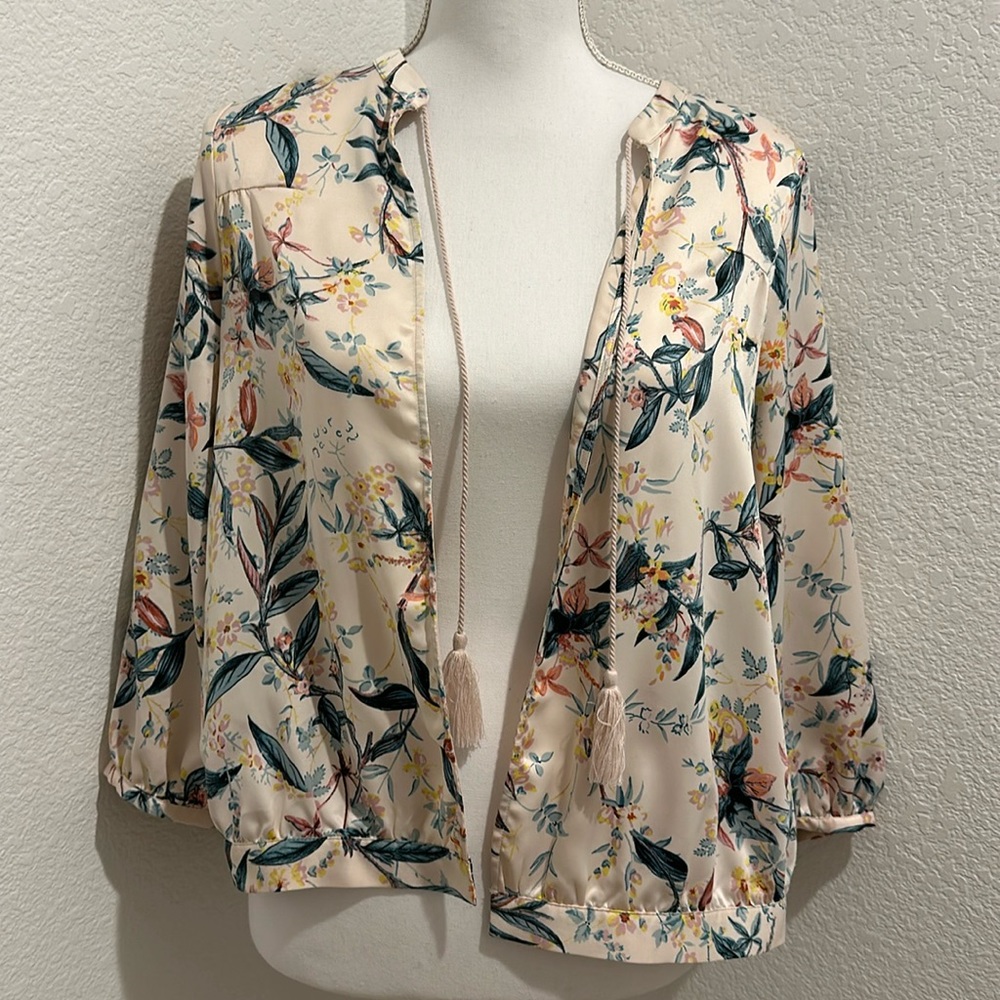 Lauren Conrad floral blouse size medium